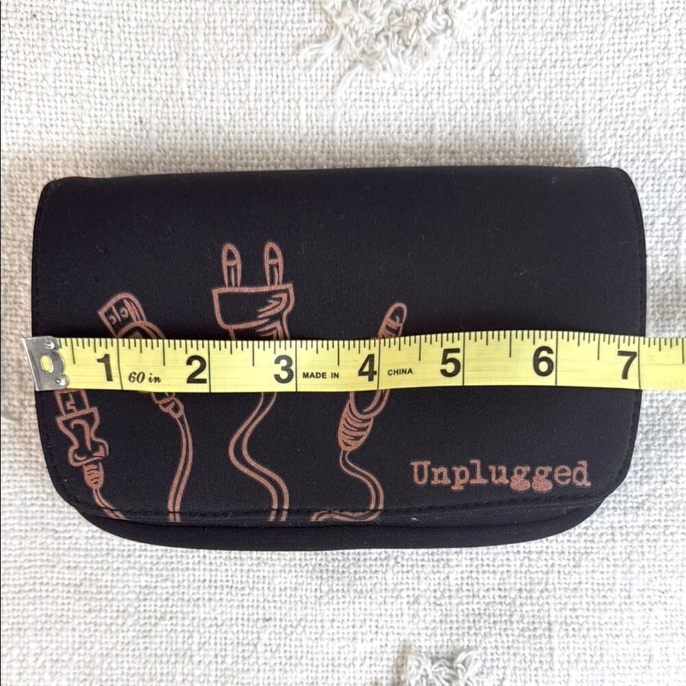 Black Tech Accessory Pouch - Picture 5 of 6